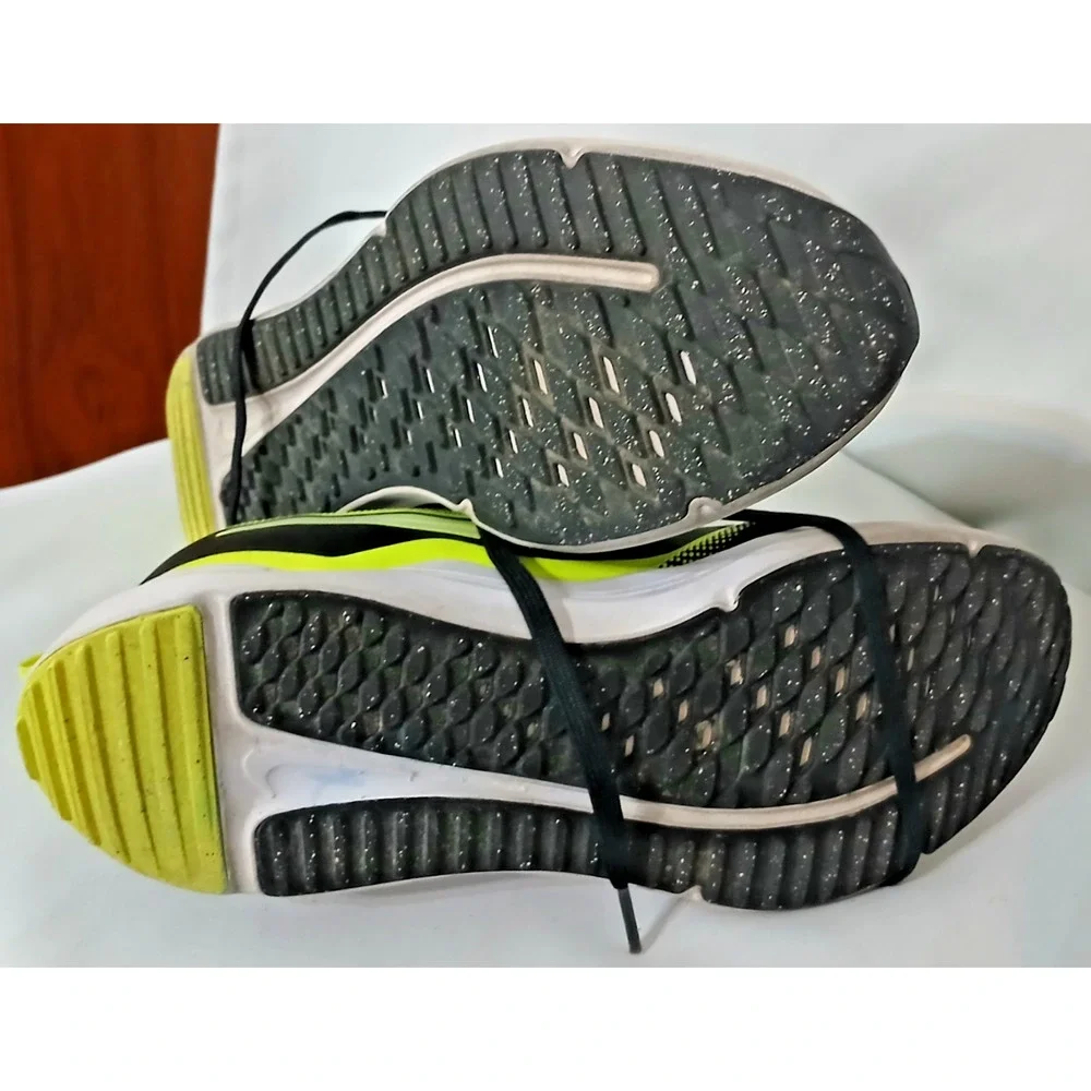Nike Cosmic Runner Big Kids Running Shoes Youth 6/Mens 6 Neon Durable Futuristic